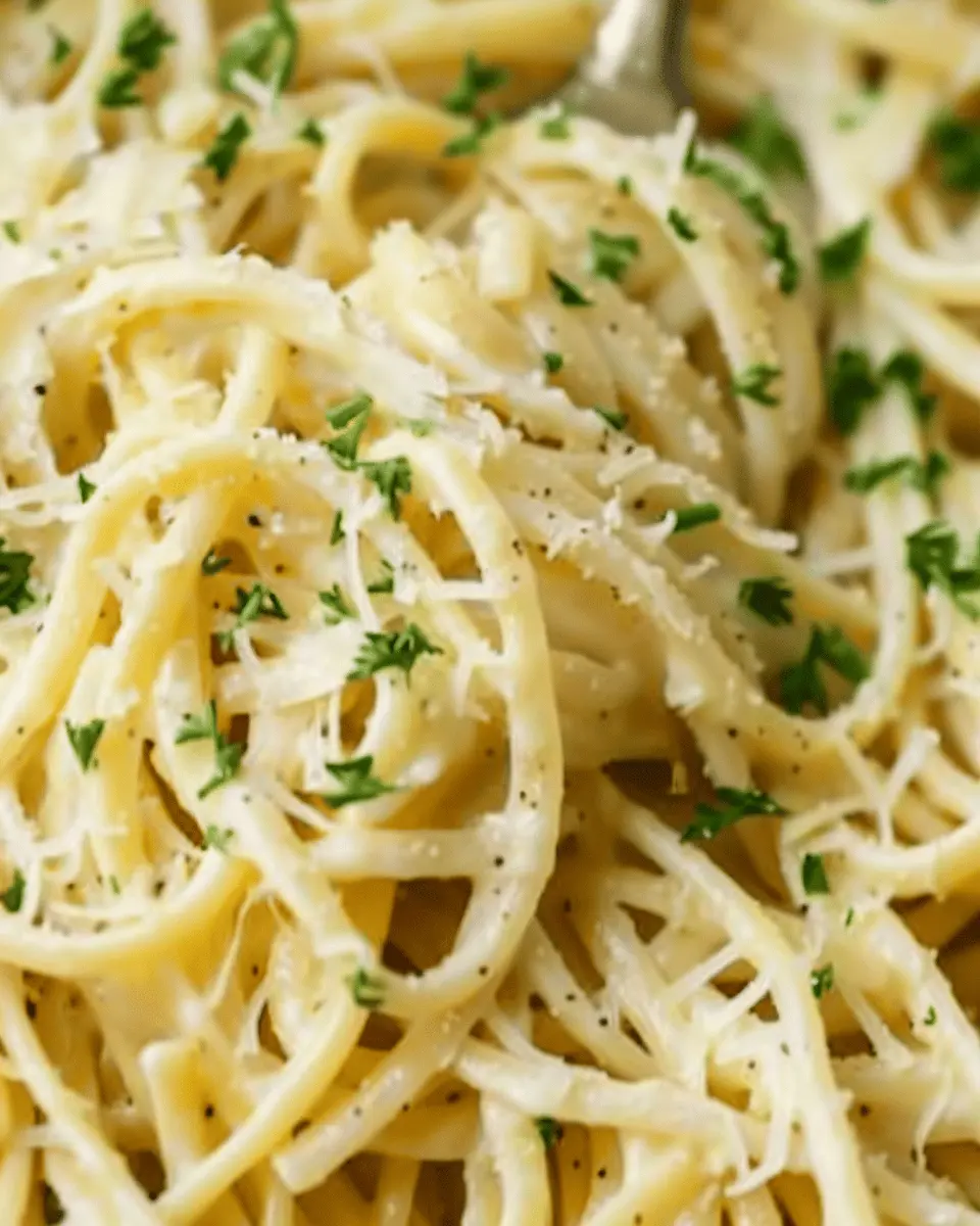 Garlic Parmesan Pasta: Easy and Indulgent Recipe with Turkey Bacon